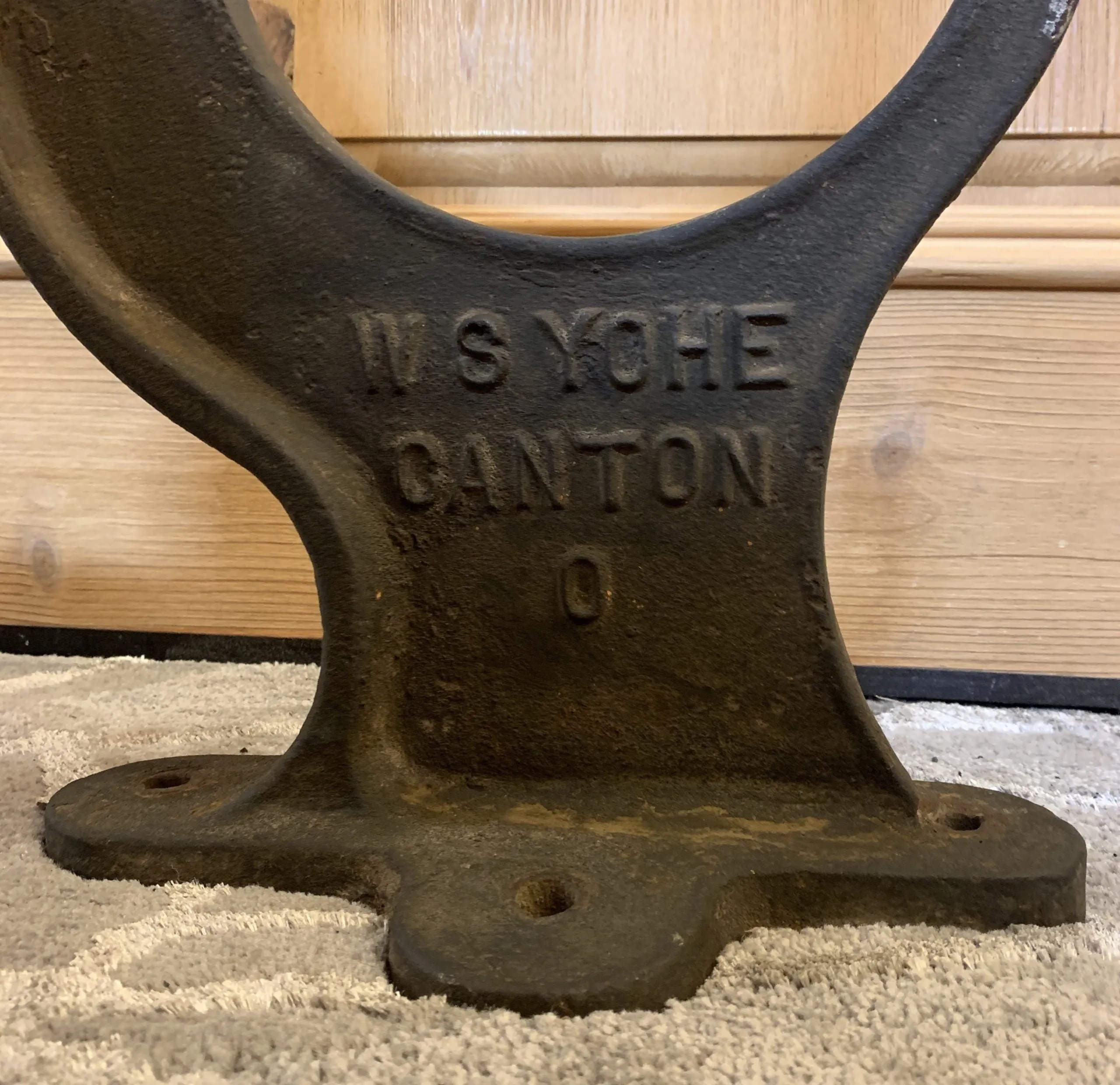 Large Vintage Iron Floor or Wall Brackets, 5 Rungs Hooks