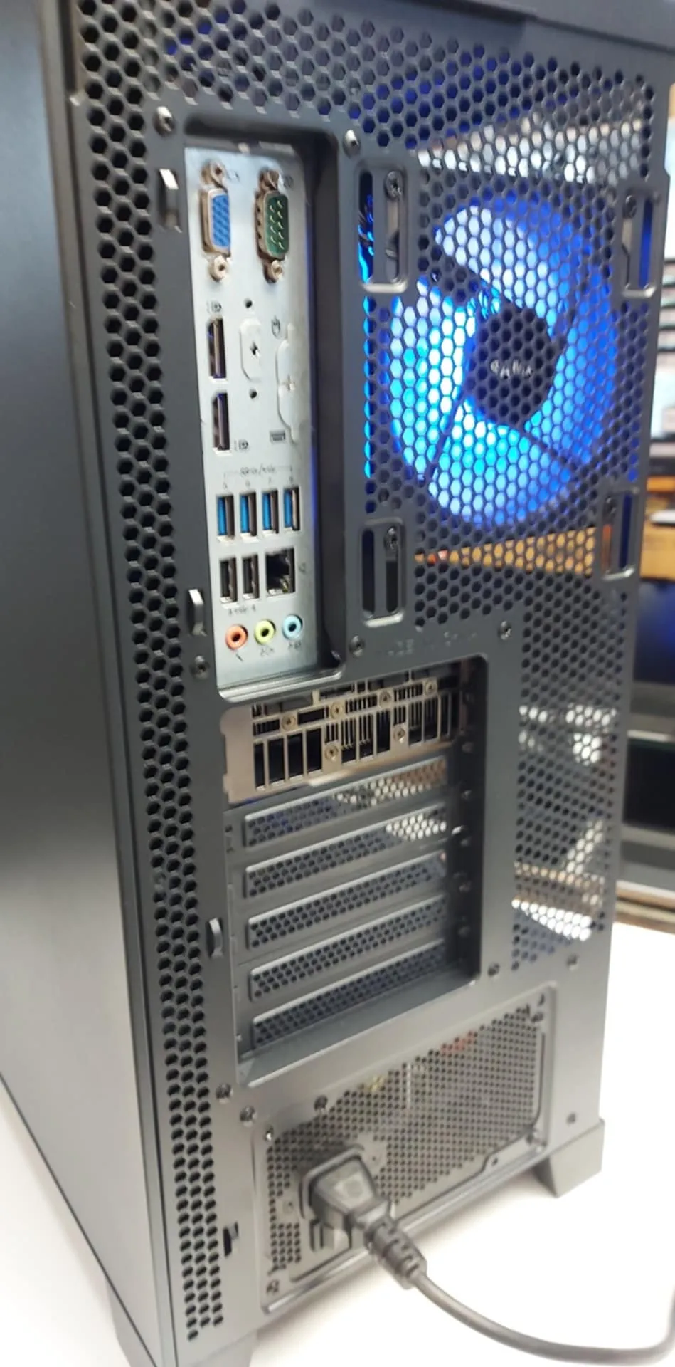 PC GAMING GeForce GTX 1660-Ti i7-4770 32GB Ram SSD 128GB HDD 1TB