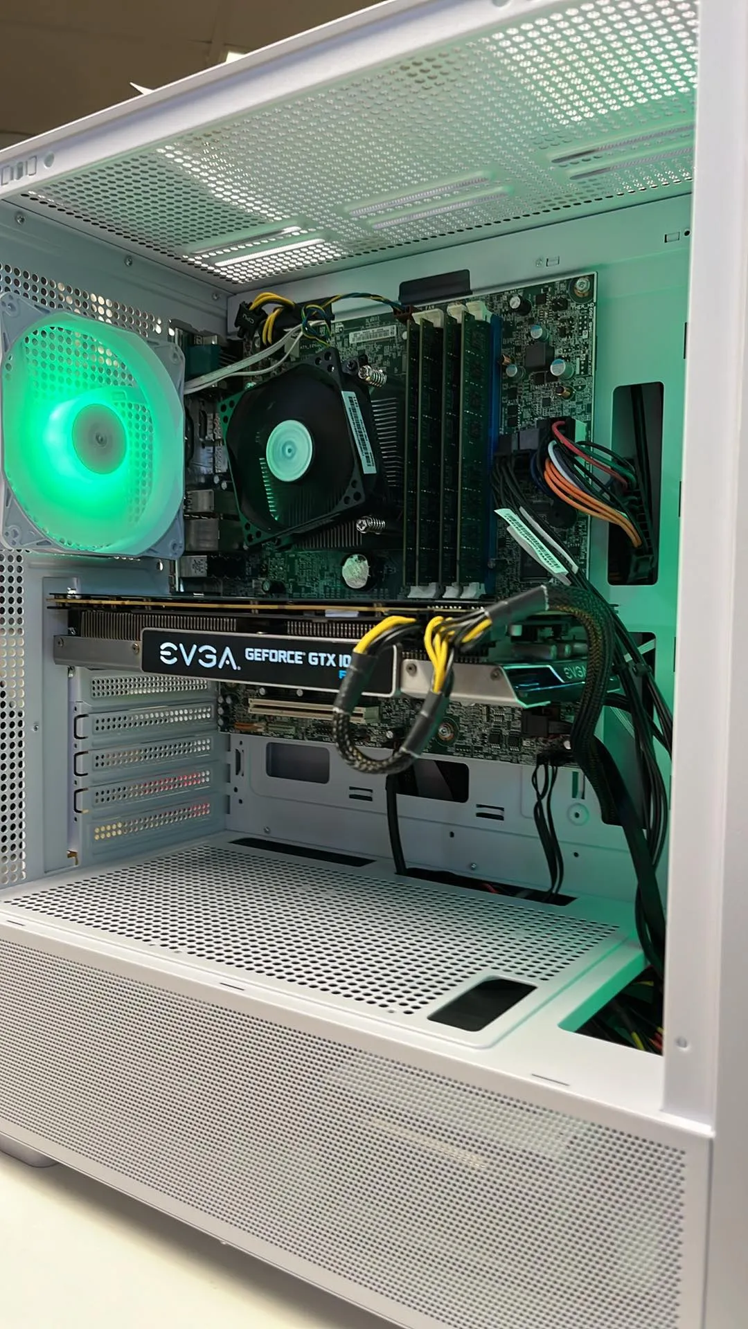 PC GAMING GTX1080 i7-4790S 32GB Ram SSD 256GB HDD 1TB