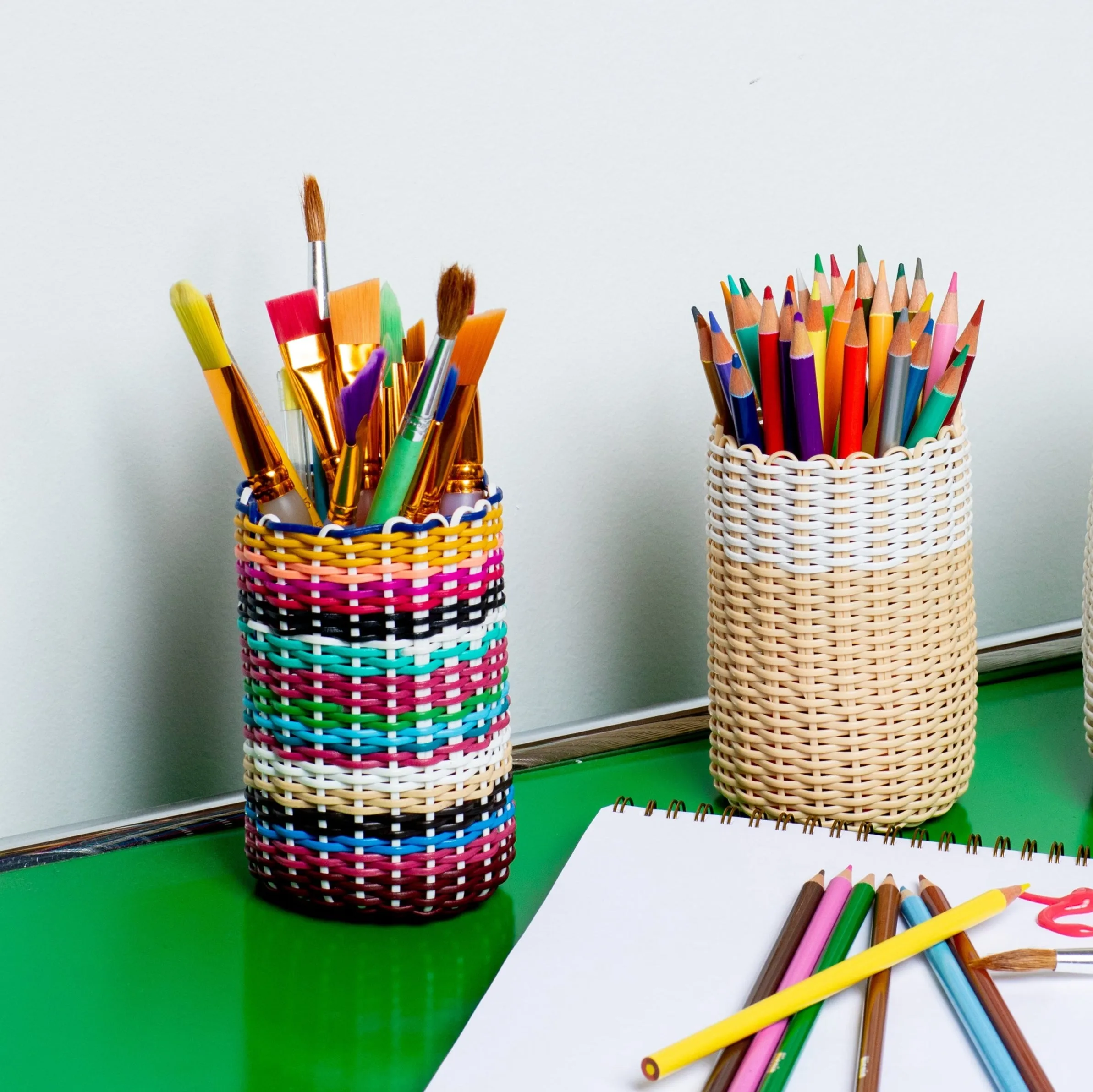 round container - desktop ~ multicolor